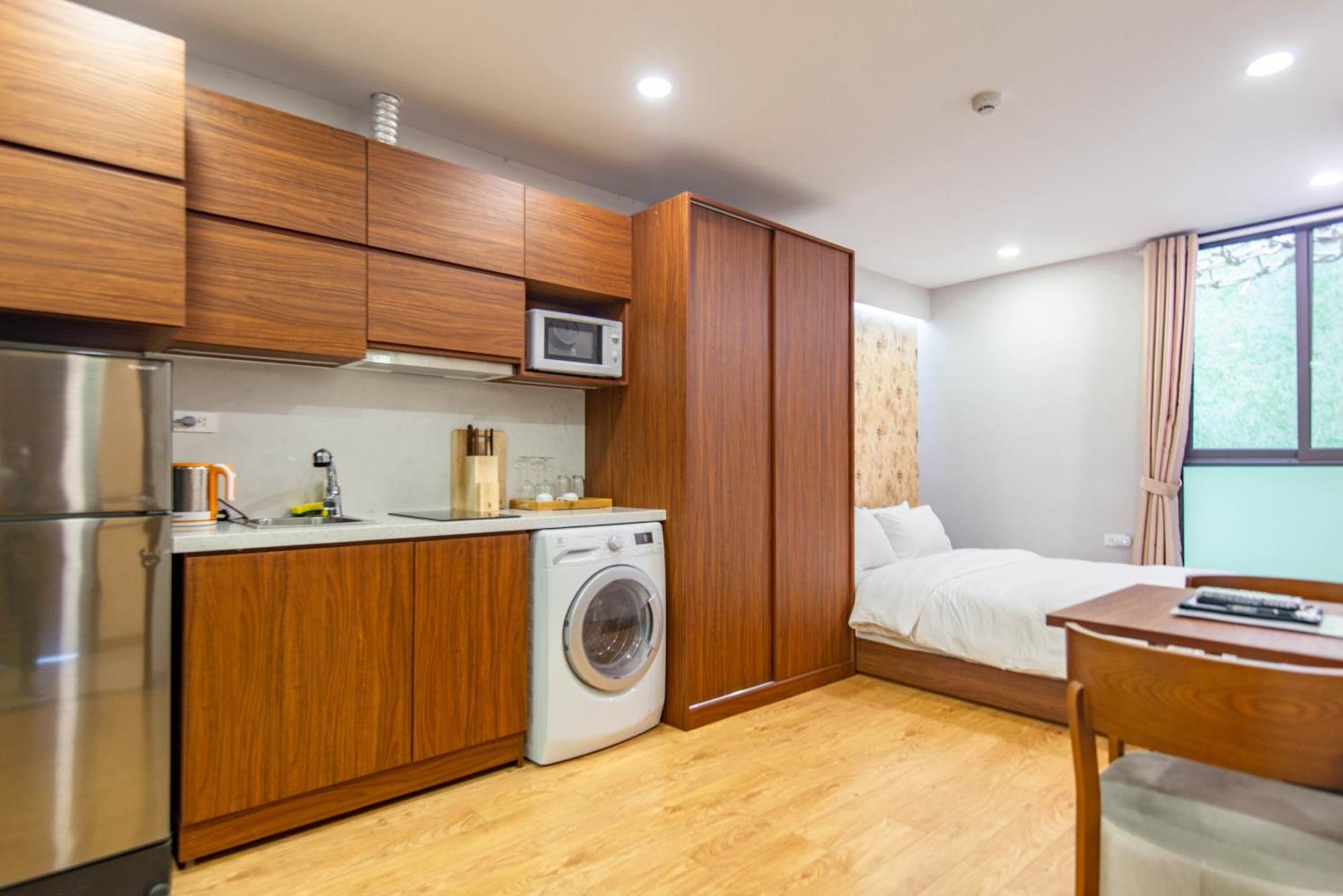 Sunny Moon West Apartment *